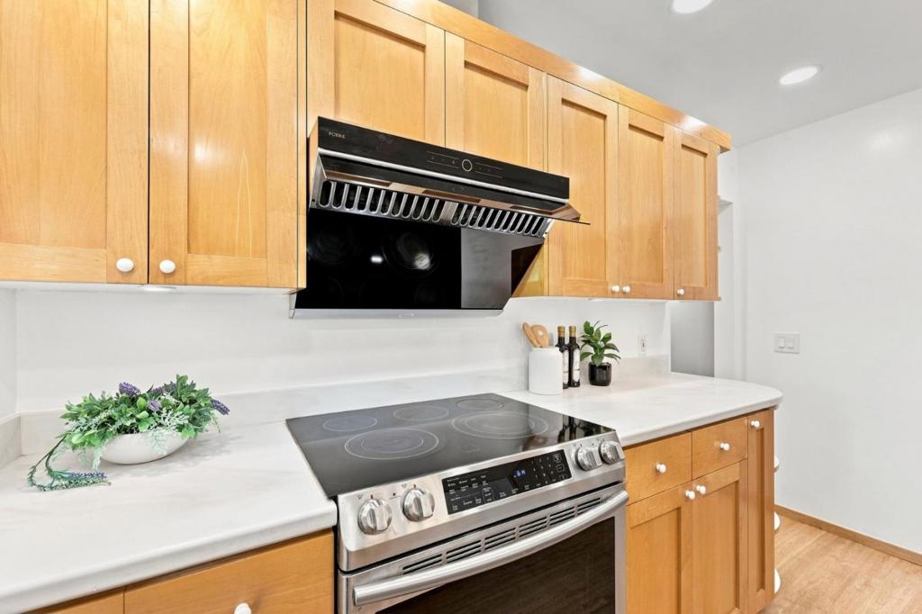 1209 S Bernardo Avenue Property Photo 14