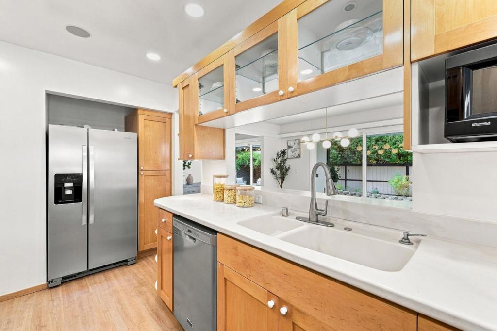 1209 S Bernardo Avenue Property Photo 15