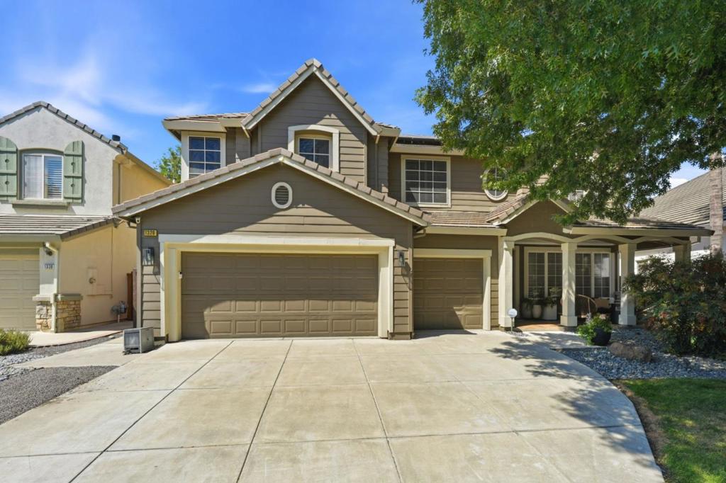 1320 Eastlake Circle Property Photo 1