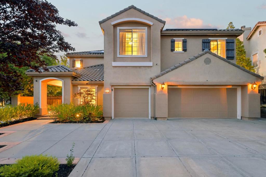 6039 La Spezia Place Property Photo