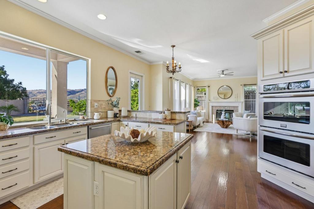 6039 La Spezia Place Property Photo 15