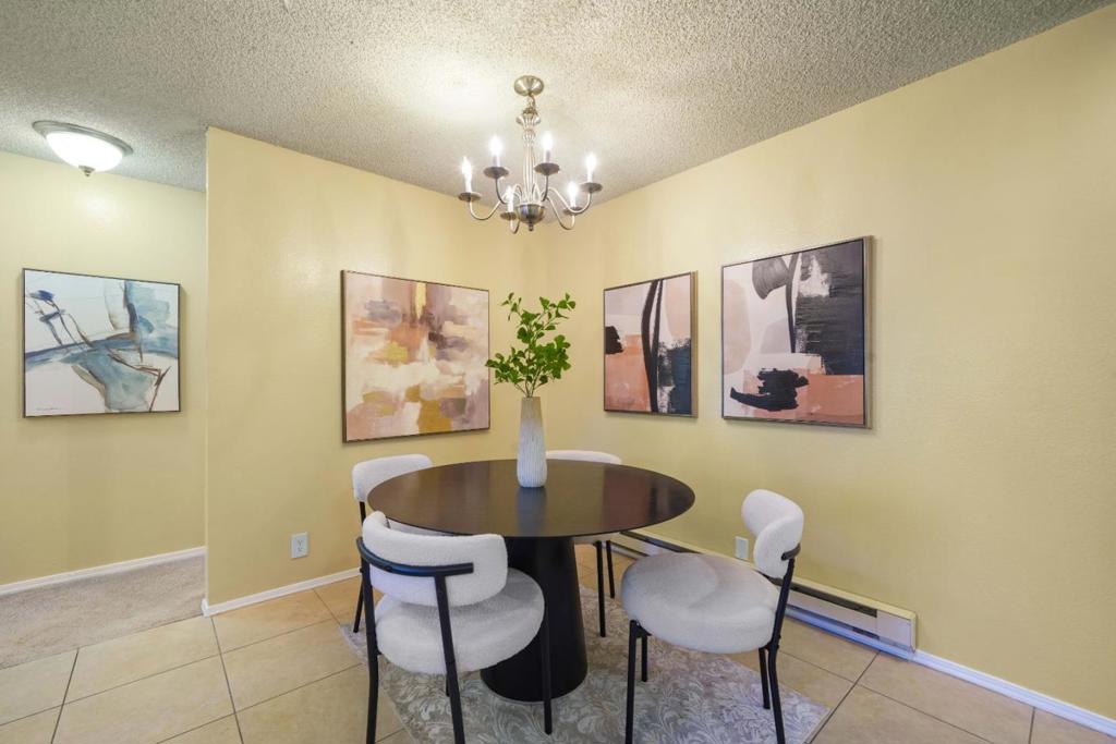 1055 N Capitol Avenue 66 Property Photo 5