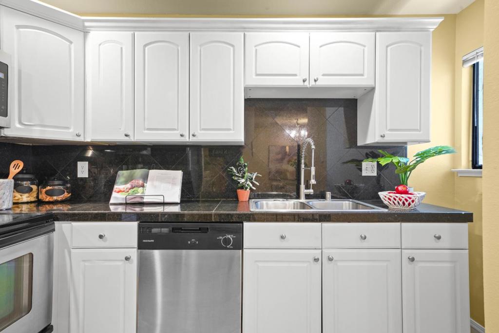1055 N Capitol Avenue 66 Property Photo 8