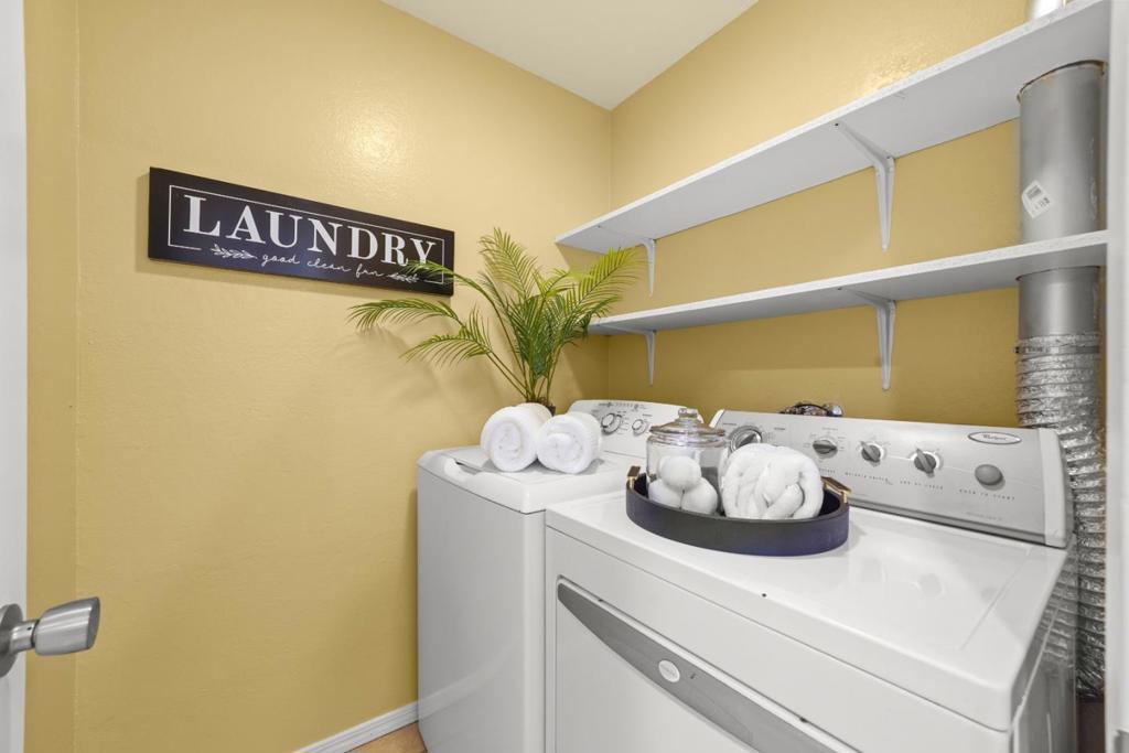 1055 N Capitol Avenue 66 Property Photo 10