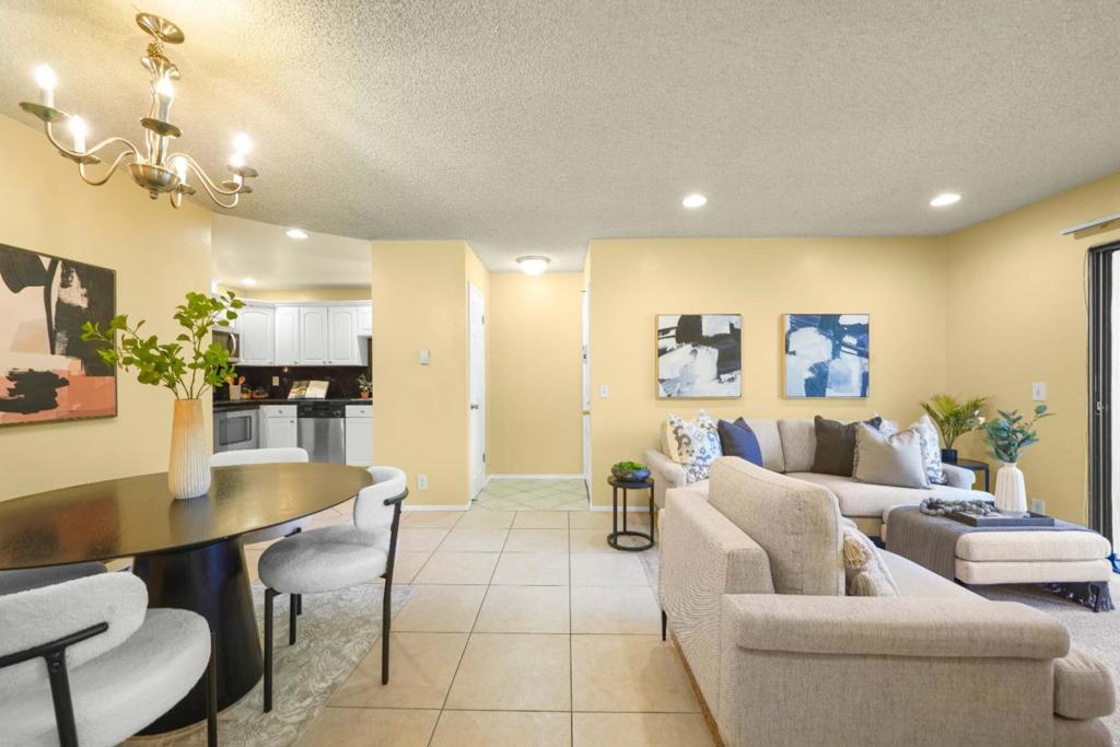 1055 N Capitol Avenue 66 Property Photo 11