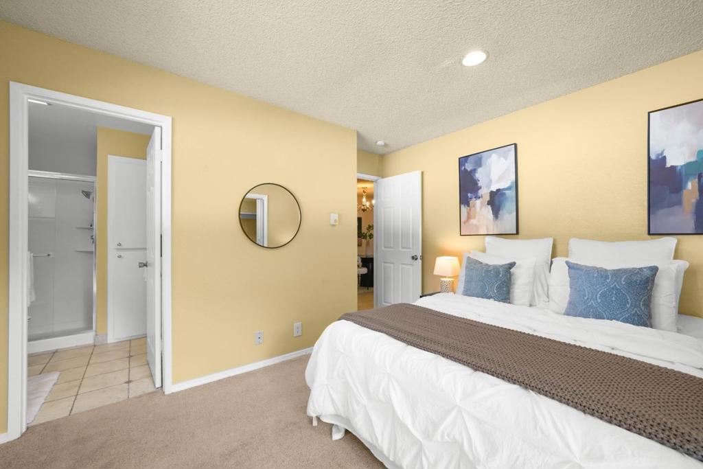 1055 N Capitol Avenue 66 Property Photo 13