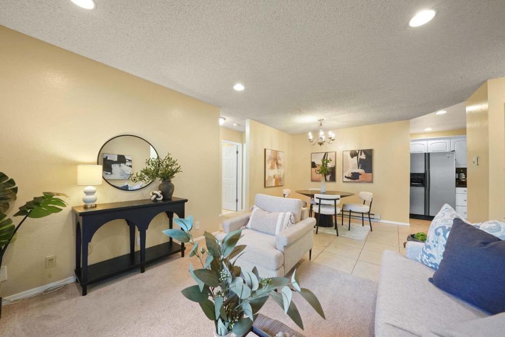 1055 N Capitol Avenue 66 Property Photo 15