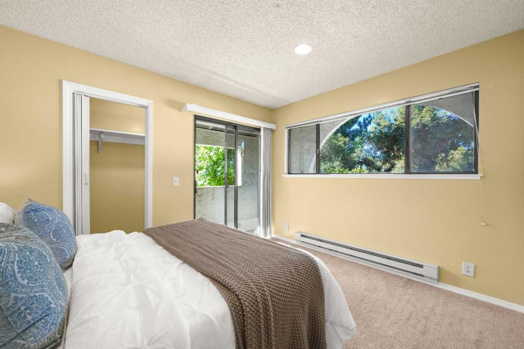 1055 N Capitol Avenue 66 Property Photo 16