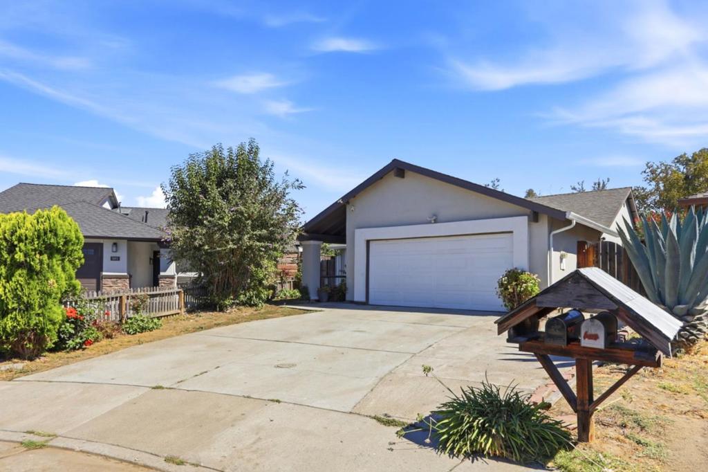 1051 Marianelli Court Property Photo 4