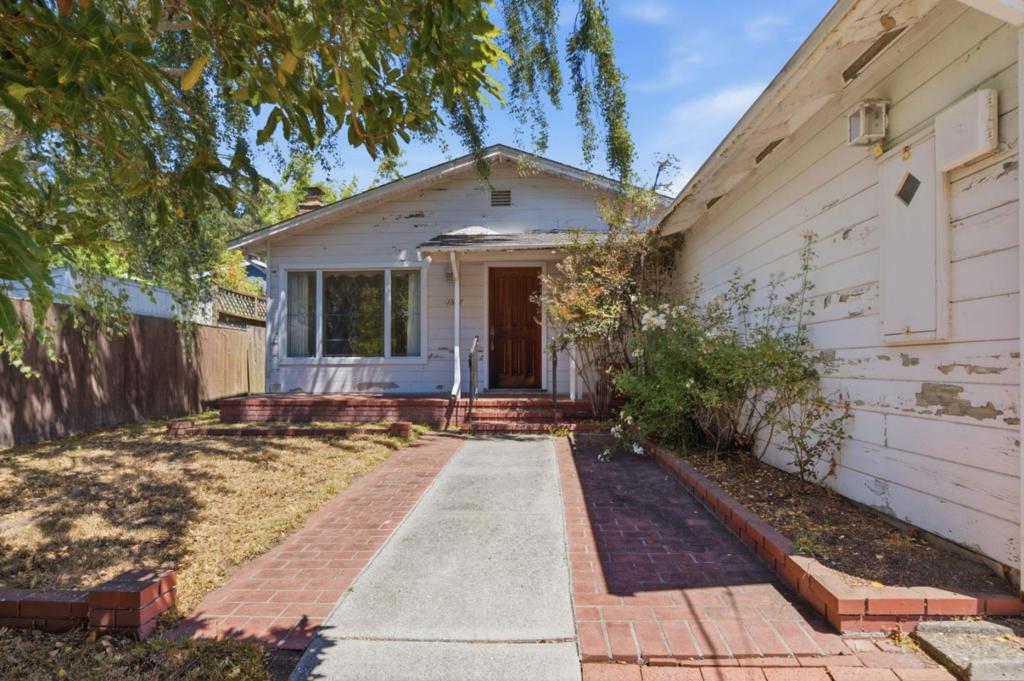 1527 Madeira Drive Property Photo 1