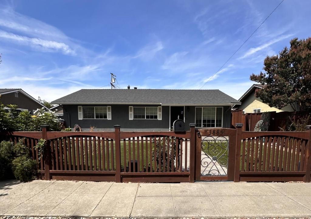 3885 Maui Drive Property Photo 1