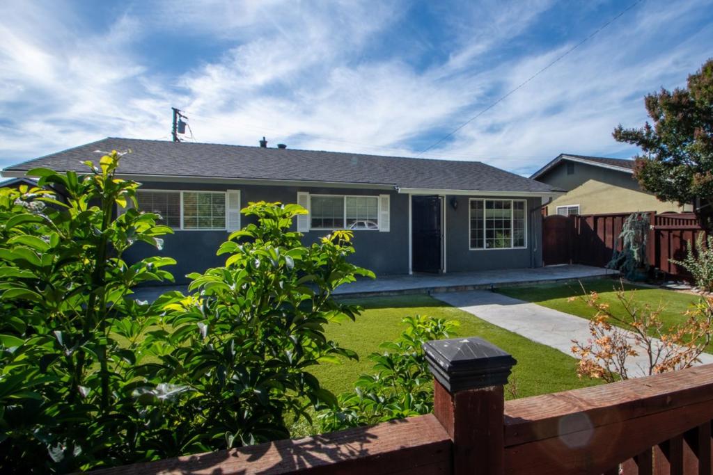 3885 Maui Drive Property Photo 3