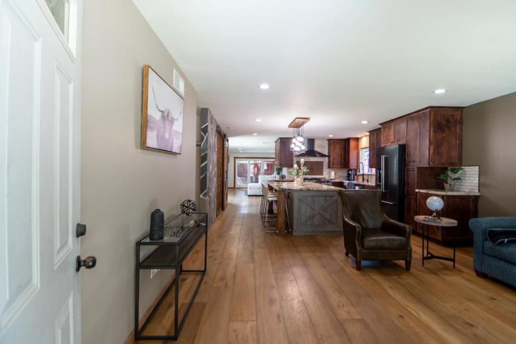 3885 Maui Drive Property Photo 5