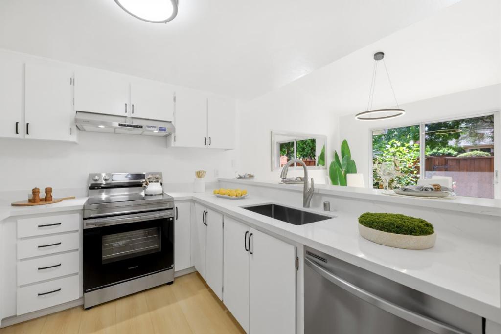 10939 Northshore Square Property Photo 16