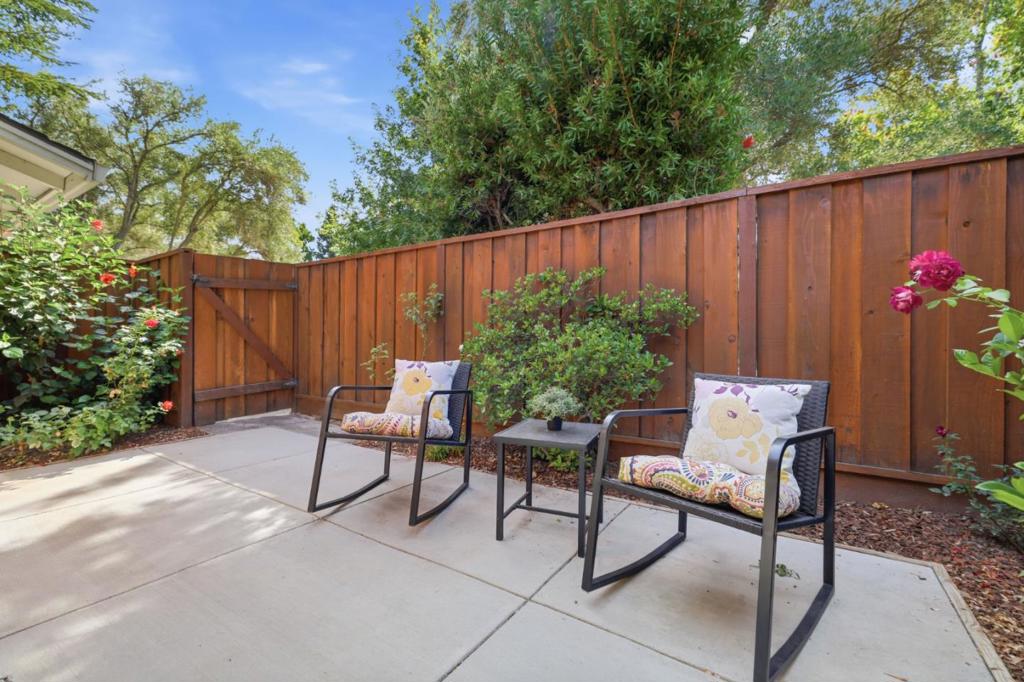 10939 Northshore Square Property Photo 44