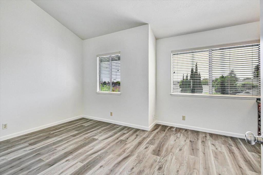 10095 Craft Drive Property Photo 14