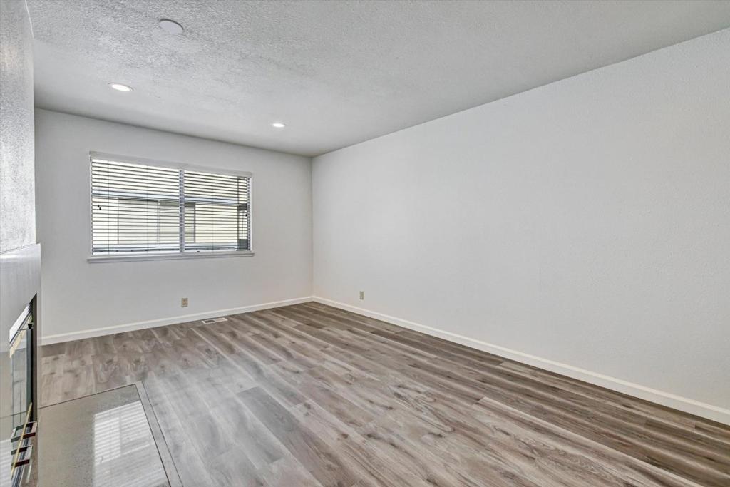 10095 Craft Drive Property Photo 26