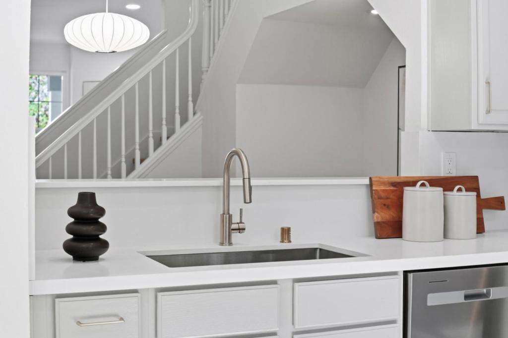 101 Beacon Street Property Photo 16