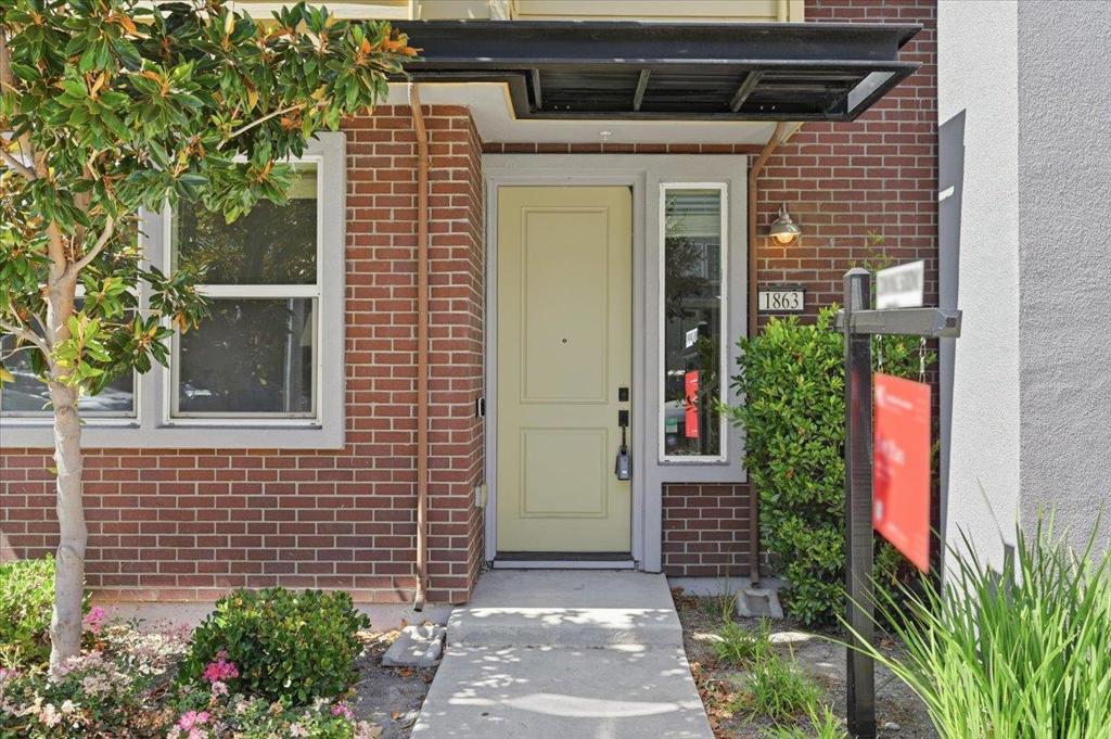 1863 Newbury Park Drive Property Photo 3