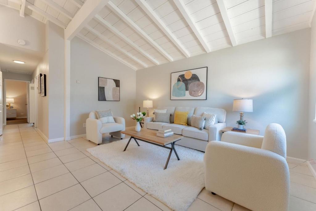 4155 Santa Rita Way Property Photo 5