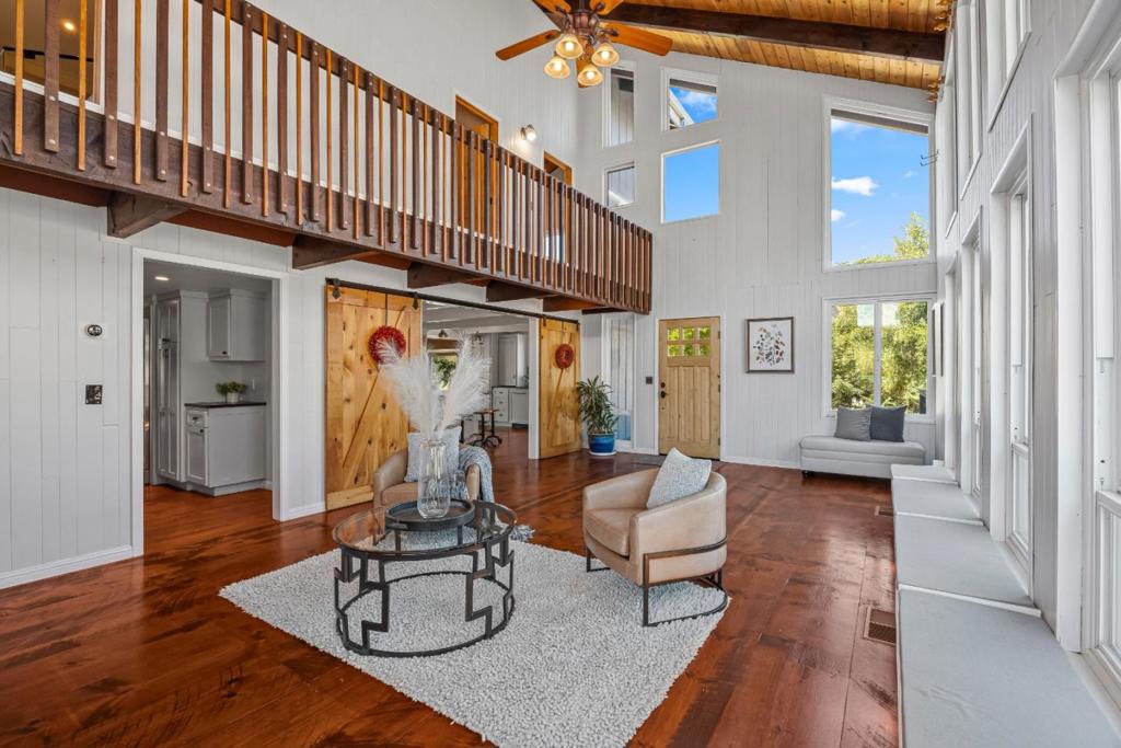 10115 Parrish View Drive Property Photo 8