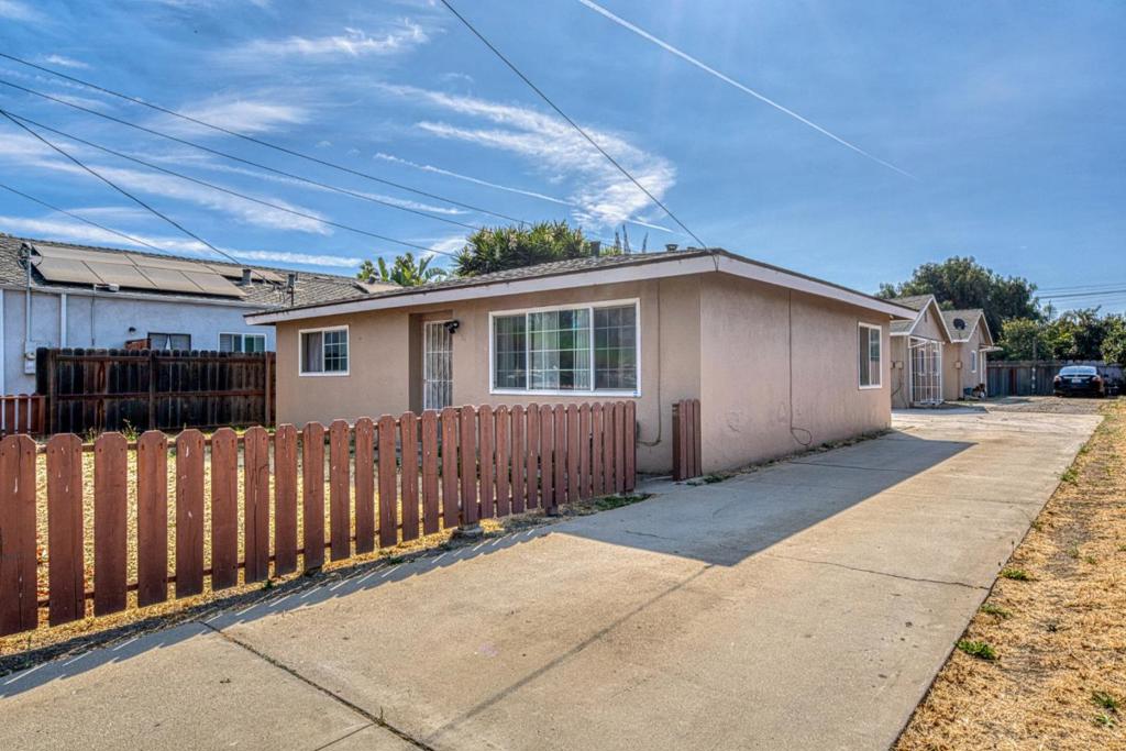 24 8th Street Property Photo 1