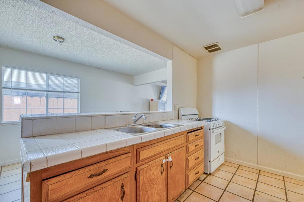 24 8th Street Property Photo 9