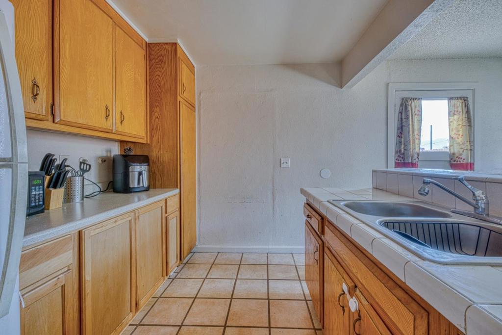 24 8th Street Property Photo 10