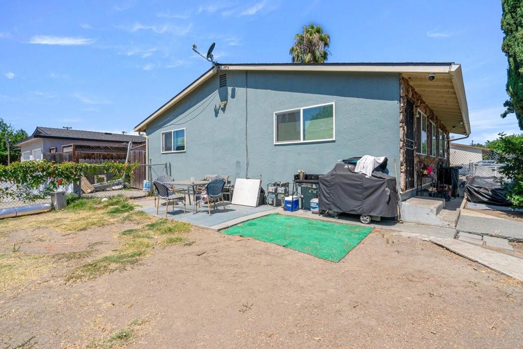 2439 Clyda Drive Property Photo 2