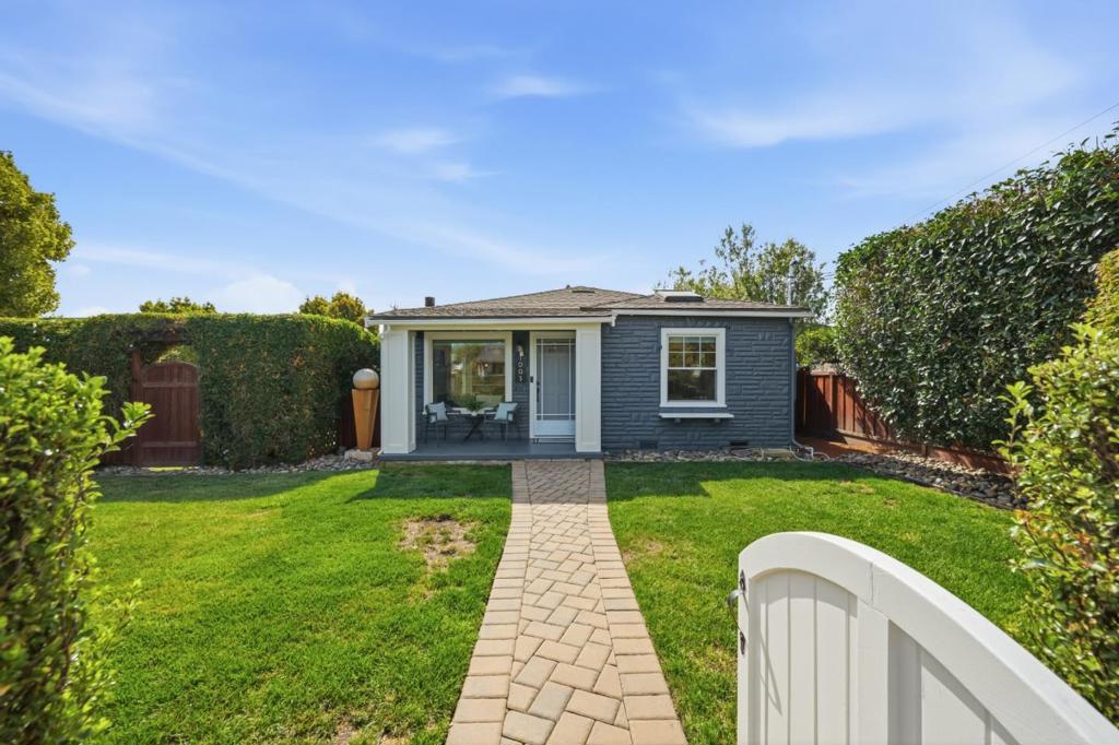 1005 Hall Street Property Photo 1