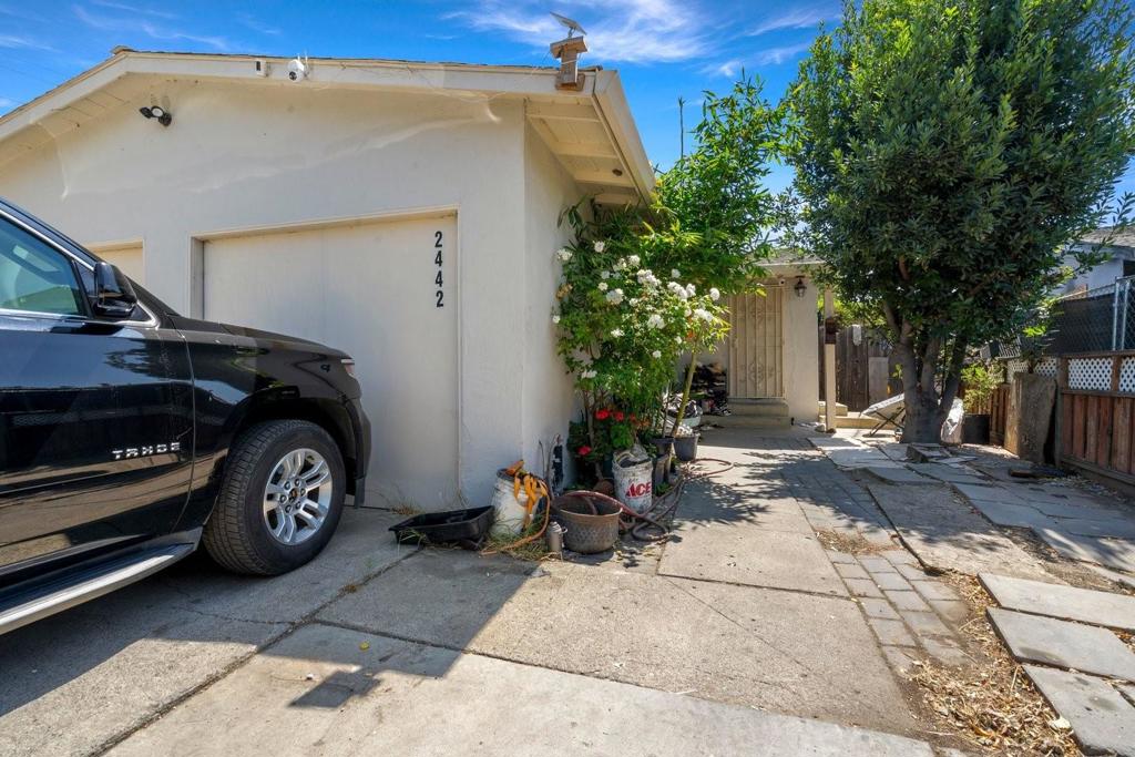 2442 Clyda Drive Property Photo 2