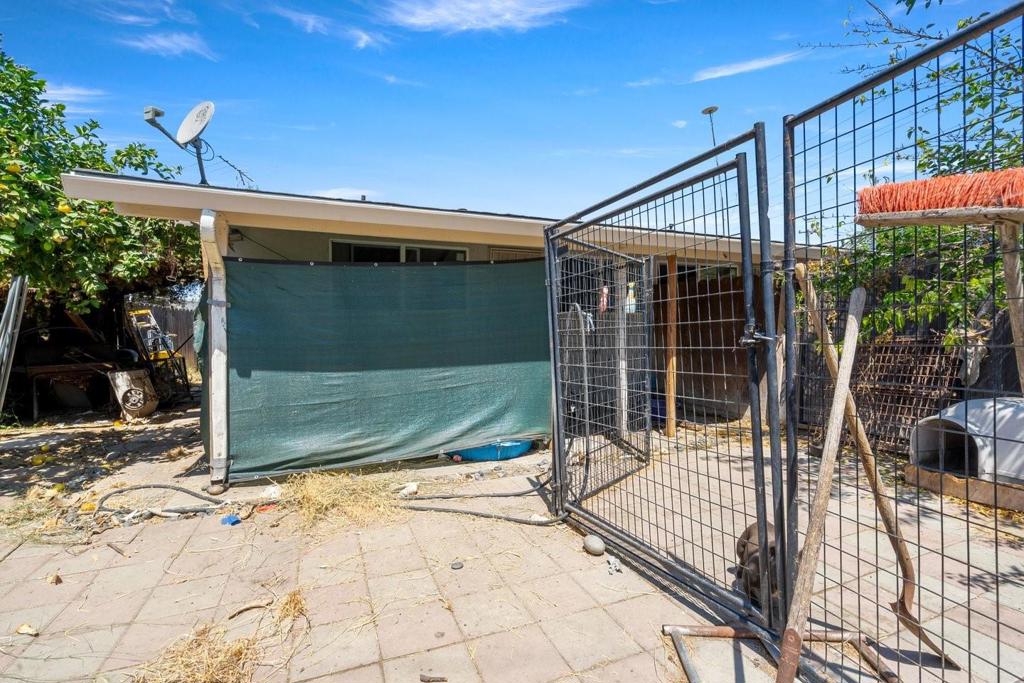 2442 Clyda Drive Property Photo 3