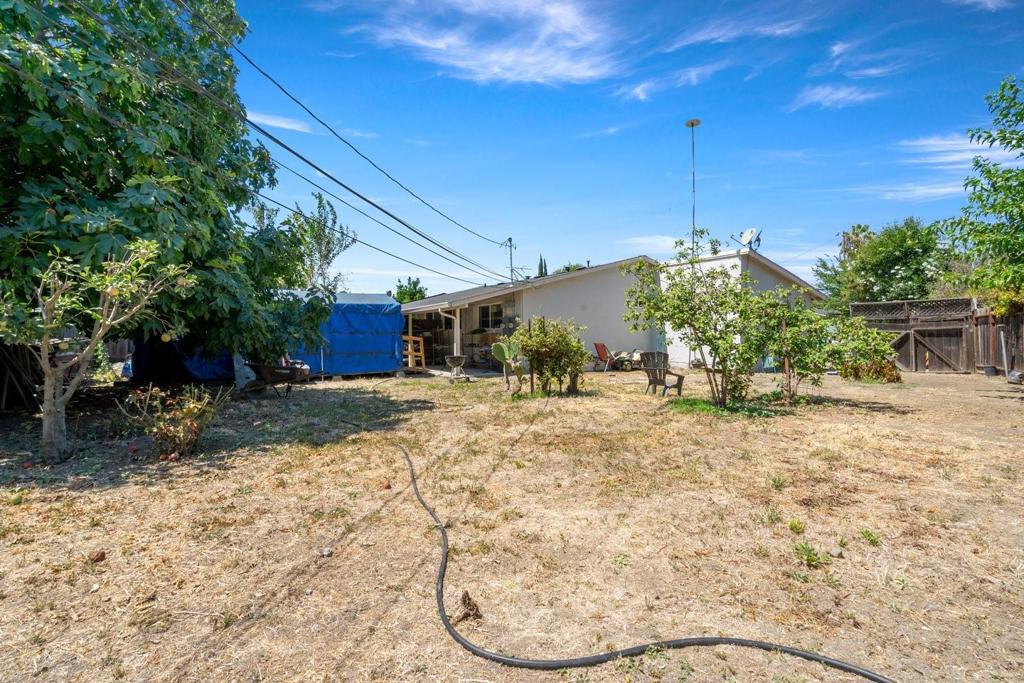 2442 Clyda Drive Property Photo 6