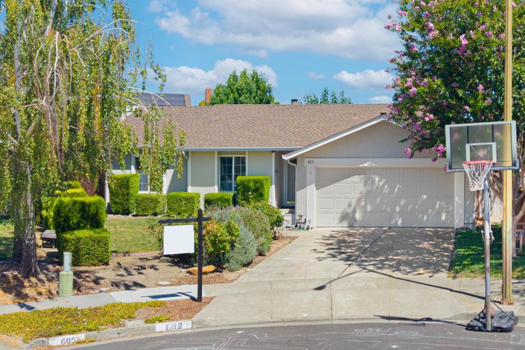 683 Choctaw Court Property Photo
