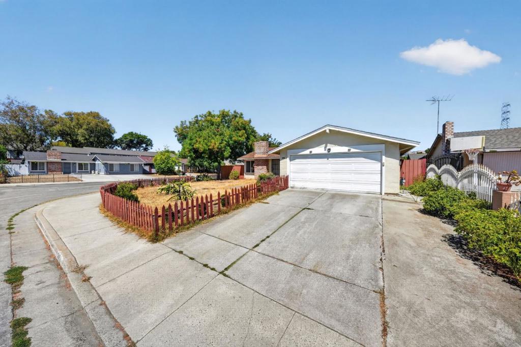 2422 Ridgeglen Way Property Photo 2