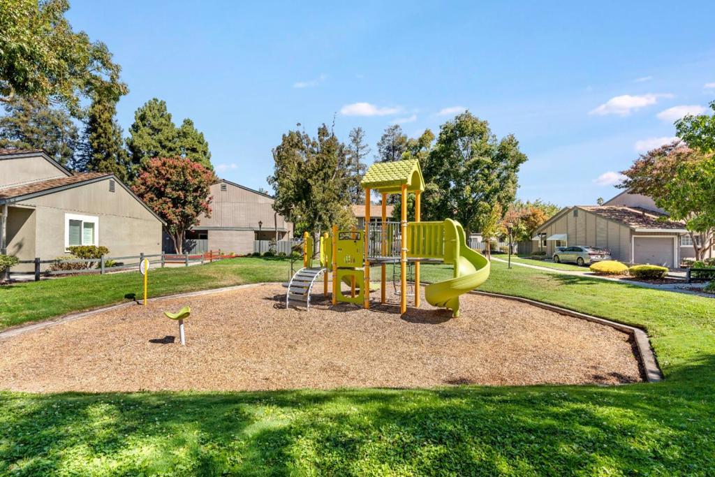 580 Crystalberry Terrace Property Photo 17