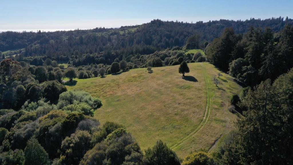 700 Valencia School Road Property Photo 2