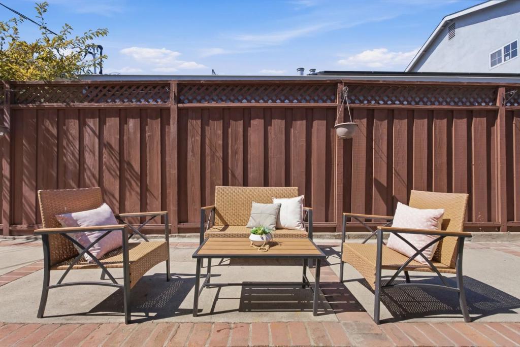 3146 Wessex Way Property Photo 24