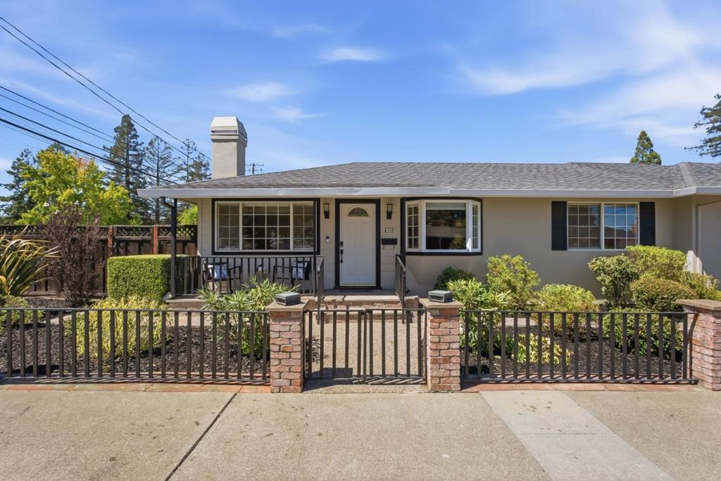 3146 Wessex Way Property Photo 27