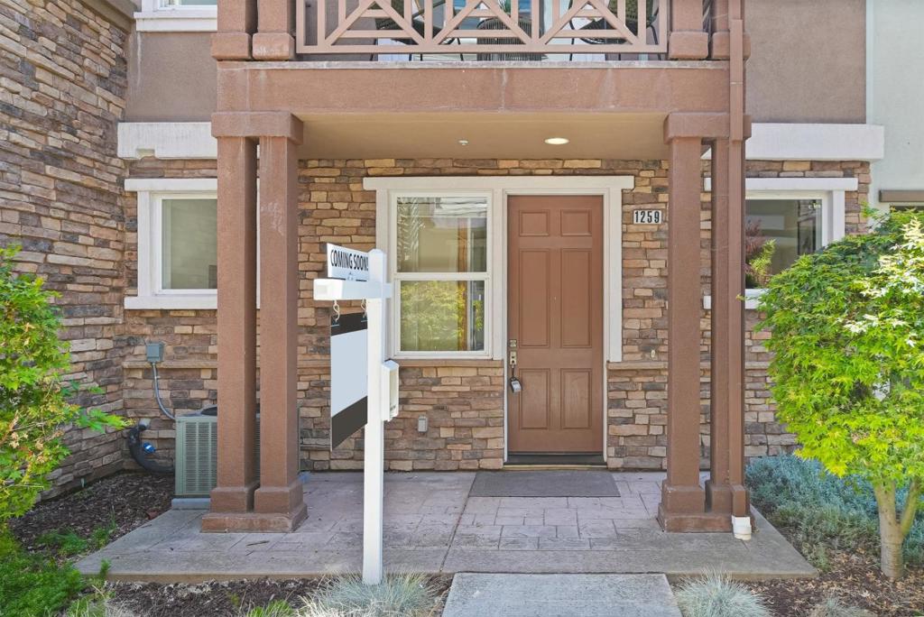 1259 Water Lily Way Property Photo 3