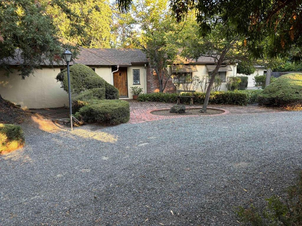 845 Los Robles Avenue Property Photo 2