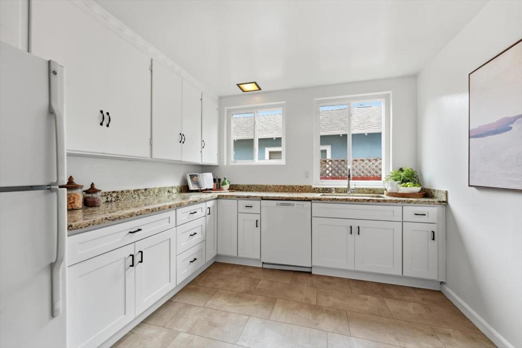 553 N Baywood Avenue Property Photo 10