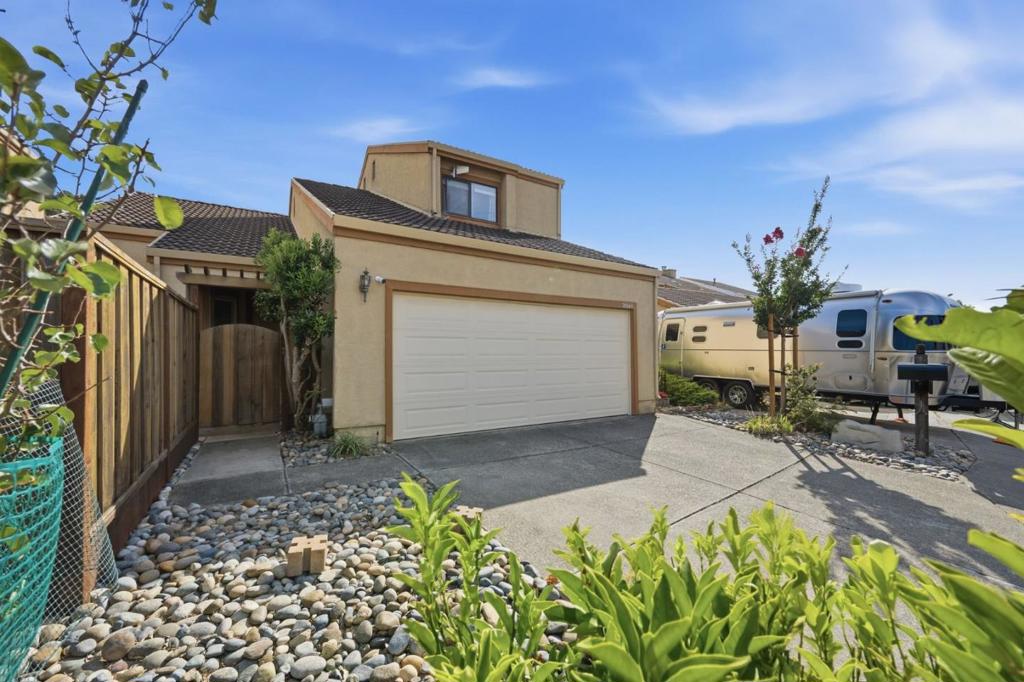 28169 Riggs Court Property Photo 1