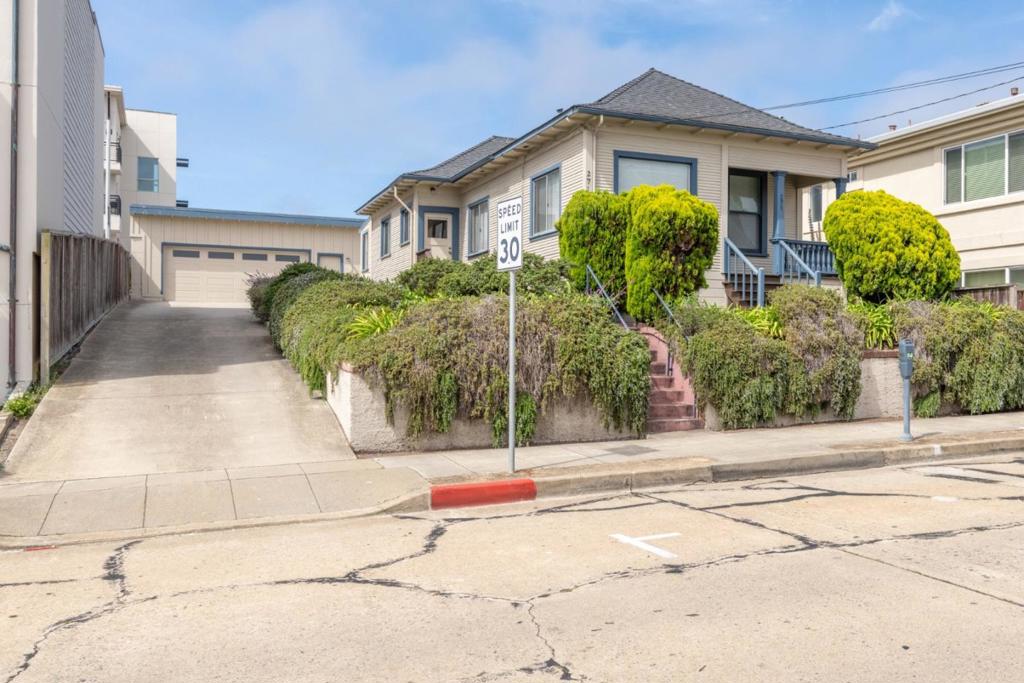 271 Foam Street Property Photo 1