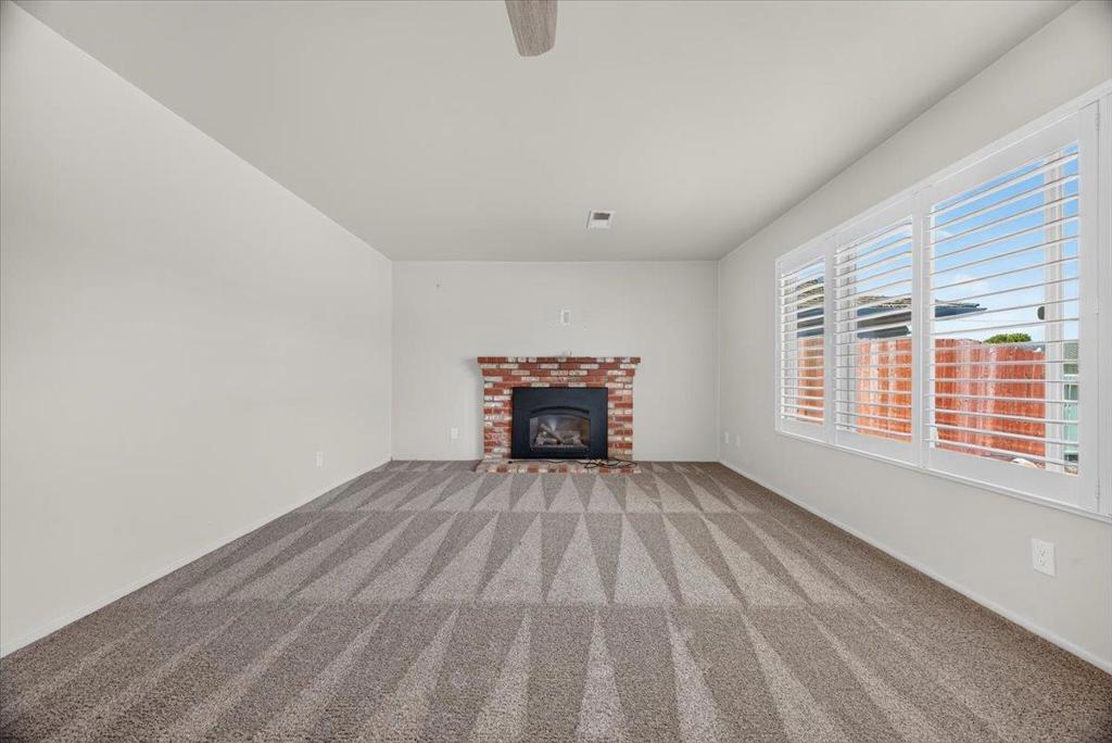 654 La Mesa Drive Property Photo 4