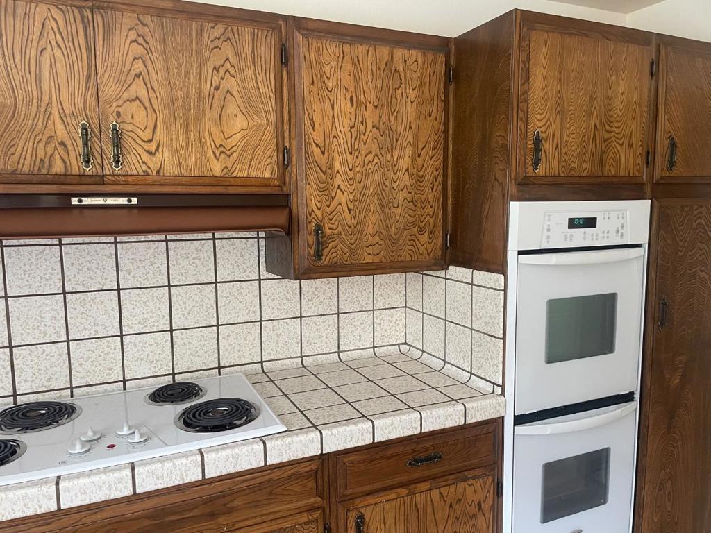 832 Oddstad Boulevard Property Photo 3