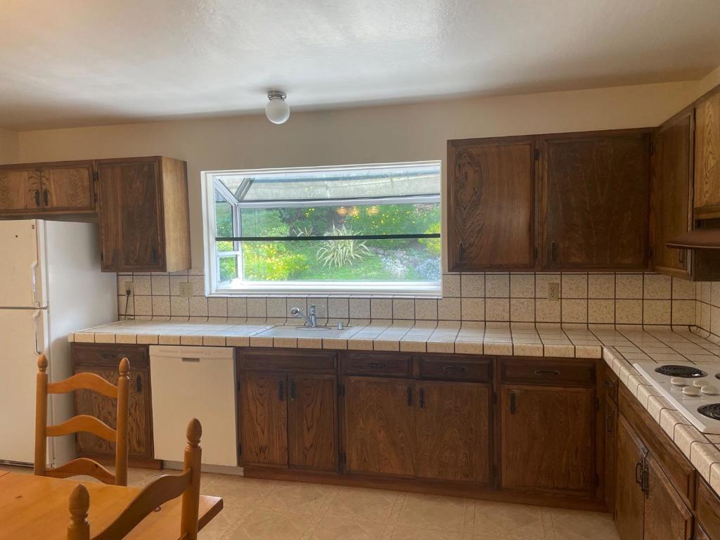 832 Oddstad Boulevard Property Photo 6