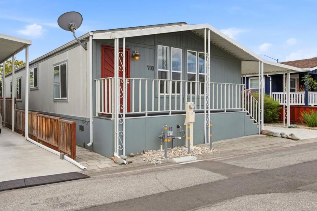 1085 Tasman Drive 700 Property Photo 2
