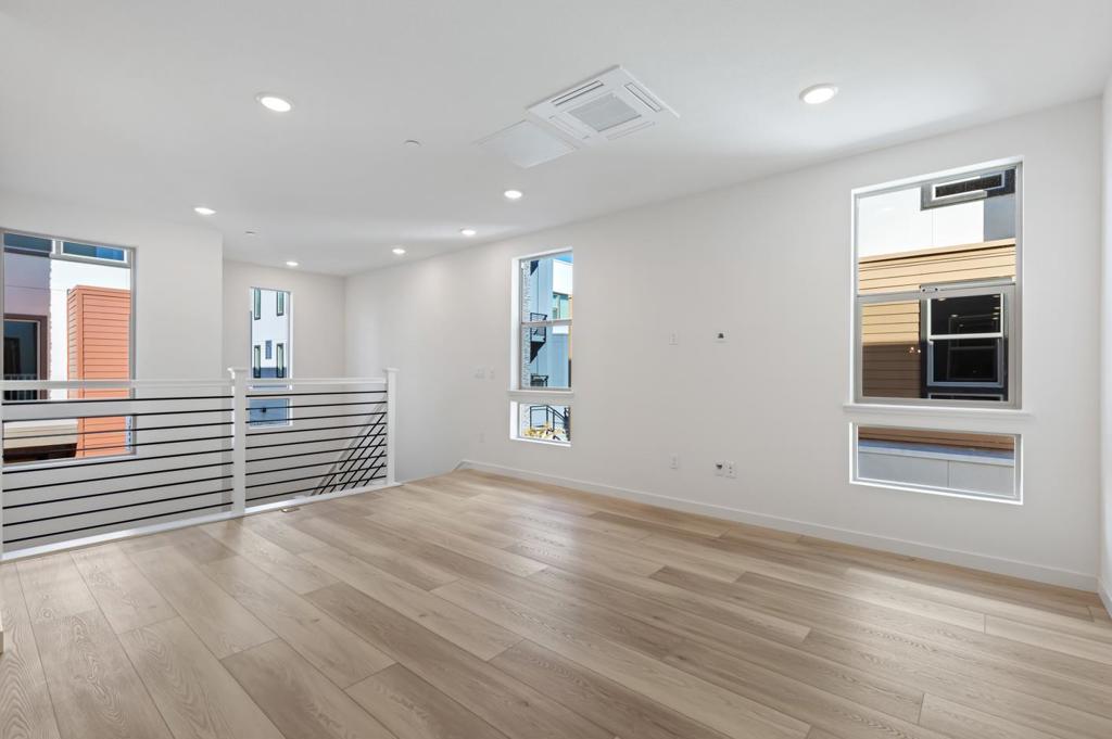 6710 Optimum Loop Property Photo 7
