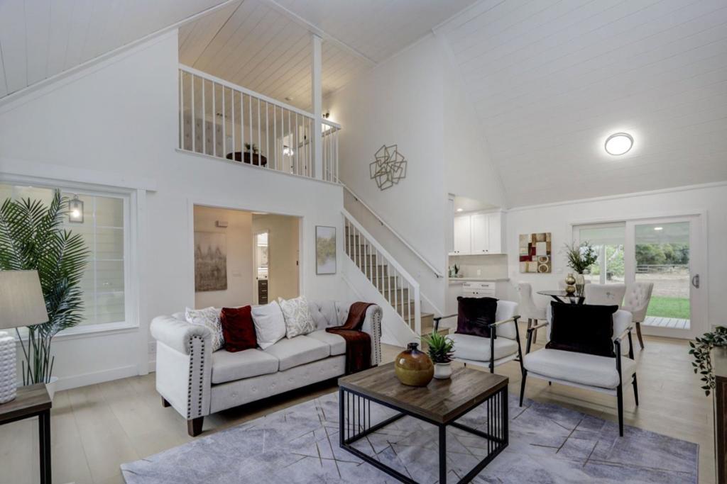 14655 Country Lane Property Photo 3